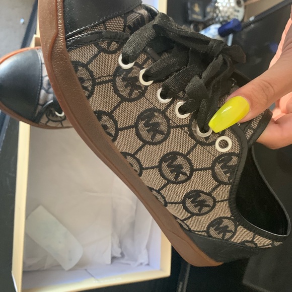 Michael Kors printed logo canvas low too sneakers - Picture 6 of 7